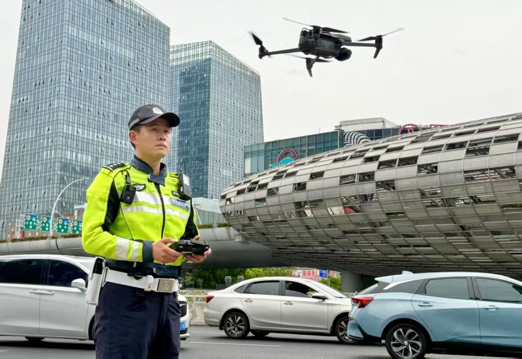 上海整治非机动车乱骑行,事故下降,非法改装商家被追责