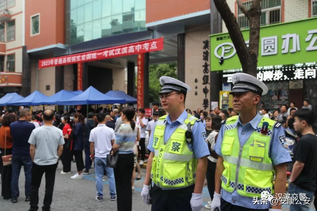 高考首日交通管制,200名交警护航考点