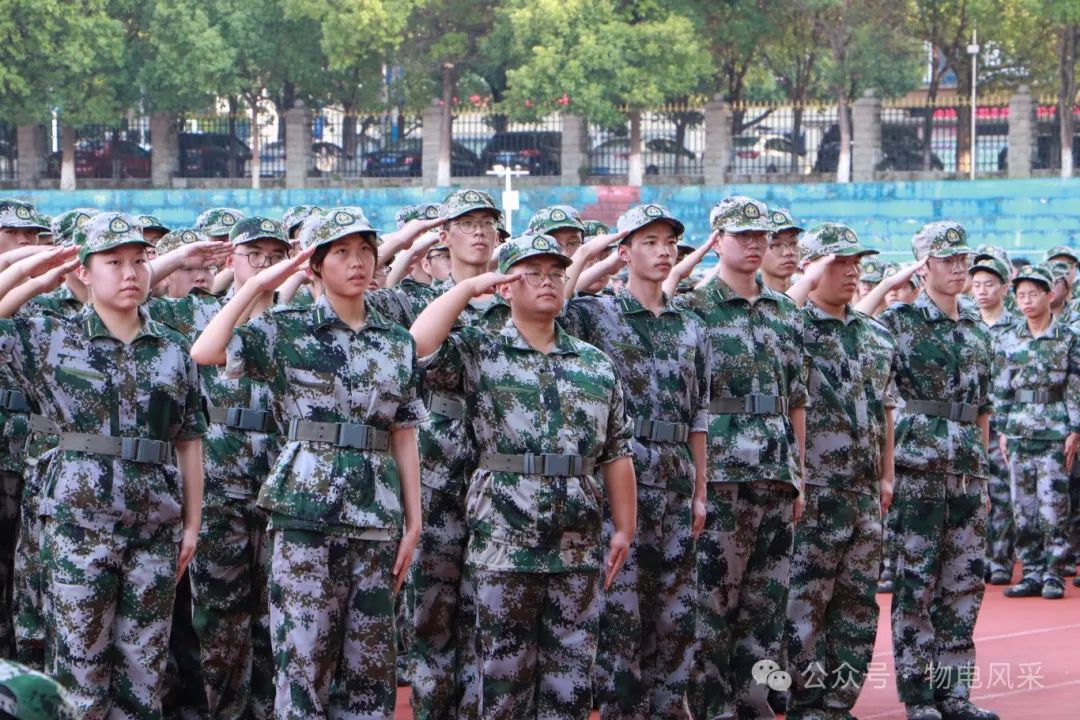 怀化学院2024级新生军训:锤炼意志,开启成长新篇
