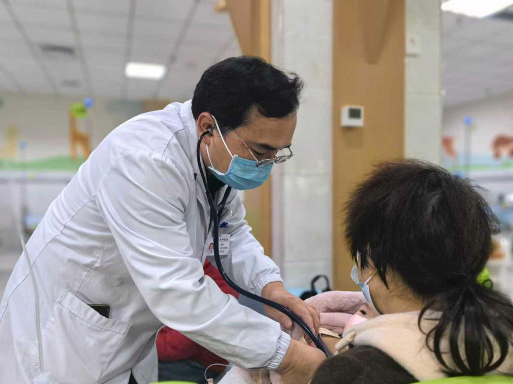 流感季来临多地进入高发期,如何应对流感与学校聚集性疫情?