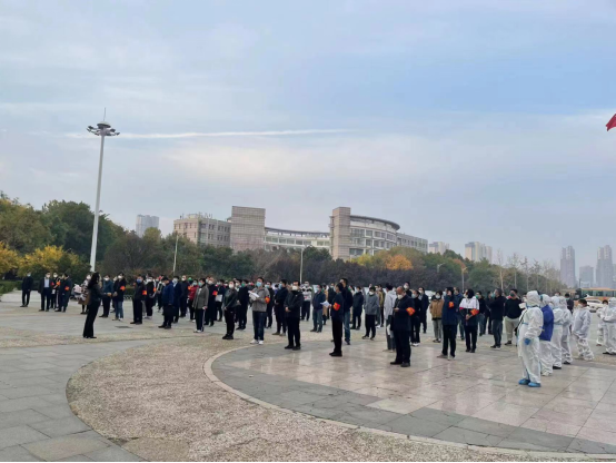 疫情下学校干部师生下沉一线,全力守护师生健康安全与校园平安