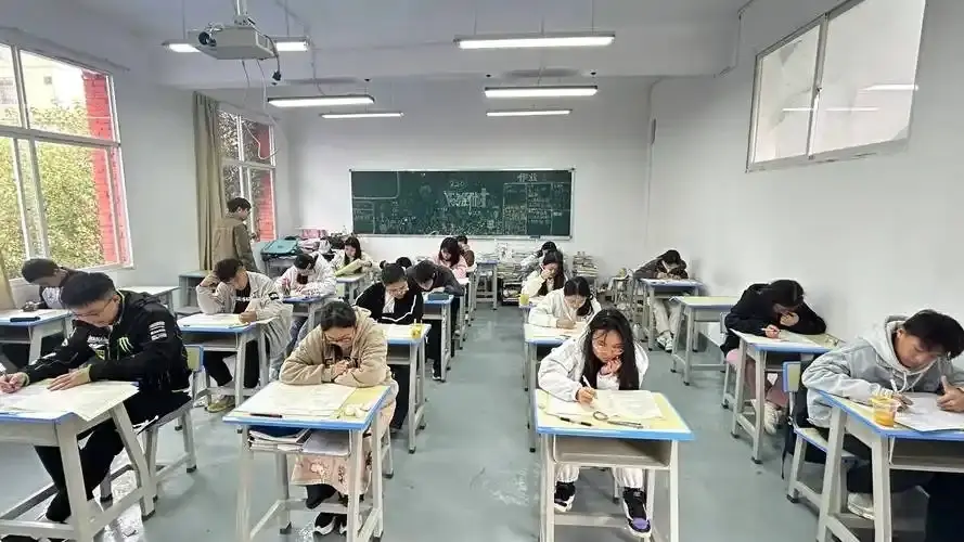 限制高考复读次数:缓解教育内卷、促进教育公平的关键之举