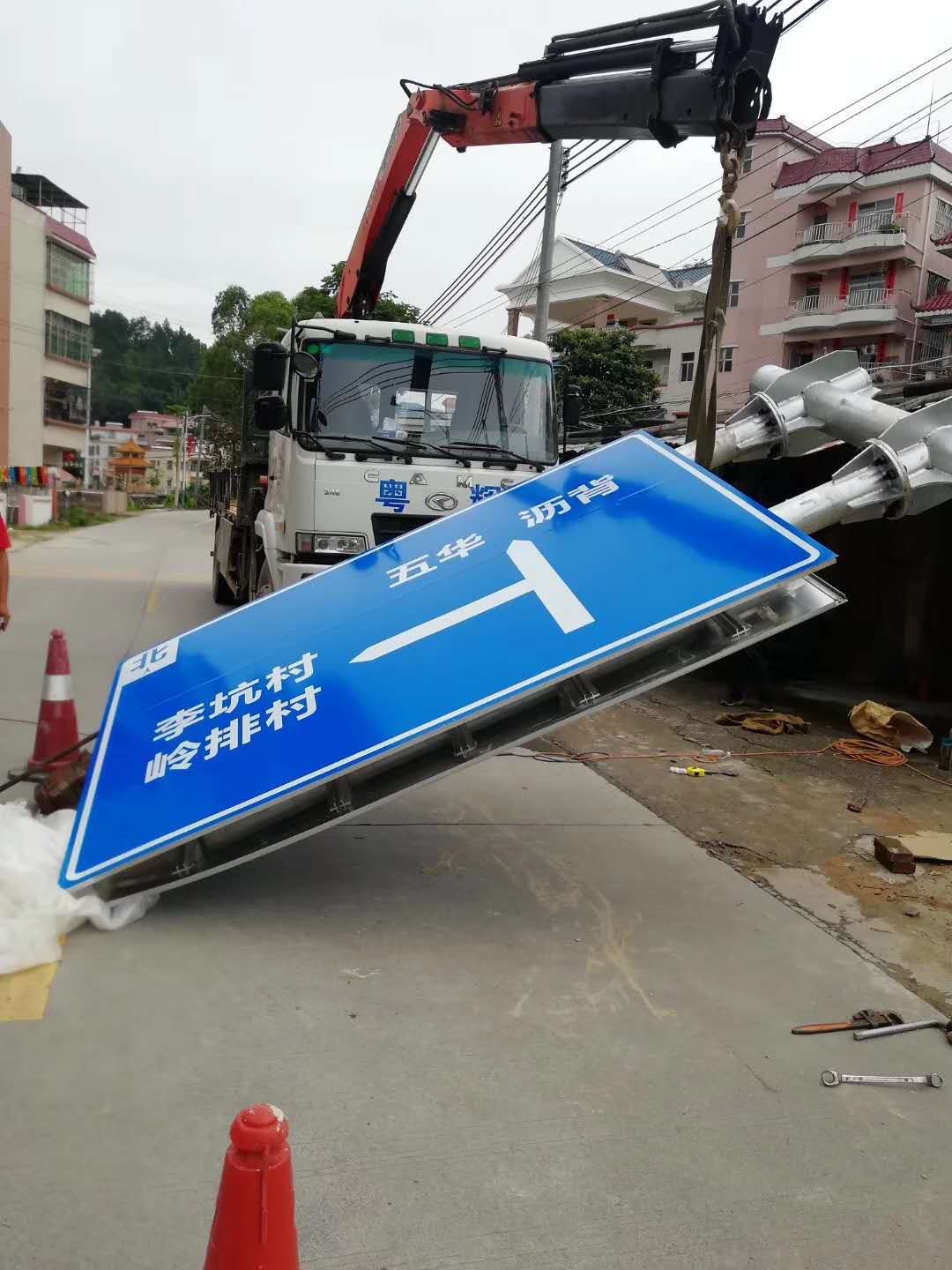 国标制作高速交通标志,规格多样,价格优,工程商贸易商首选