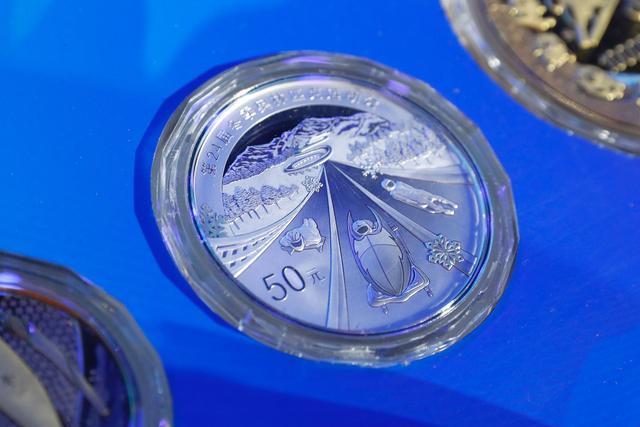 北京2022年冬奥会奖牌设计亮点:传统元素与奥运精神融合