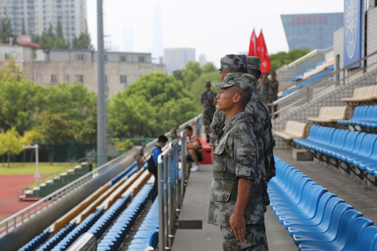 复旦大学军训首日开启,6700 余名学生参训,各项工作有序开展