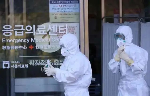 韩国疫情爆发：邪教成超级传播者，民众无防护意识致危机