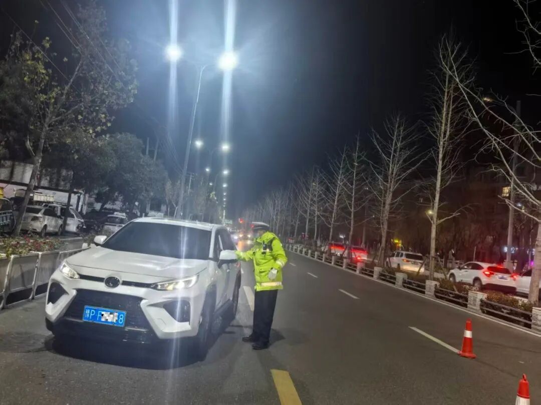 周口交警开展冬季整治,严管违法高发地段,保障道路交通安全