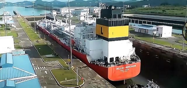 凌晨刷屏!中远海运强势反击,巴拿马港口空箱全部撤出,所有订舱全部取消。