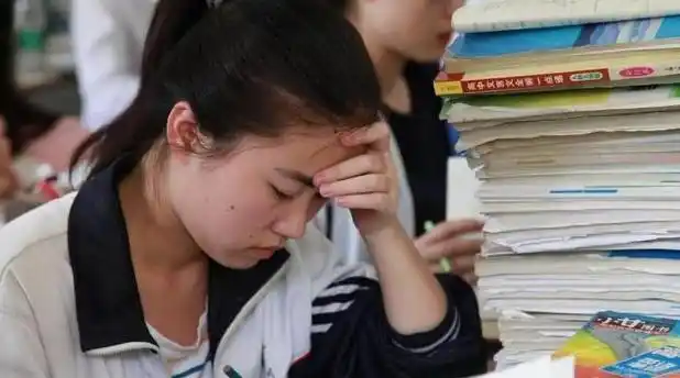 2022年《新体育法》正式宣布，体育成绩将与高考报名挂钩。高考学生需要注意的