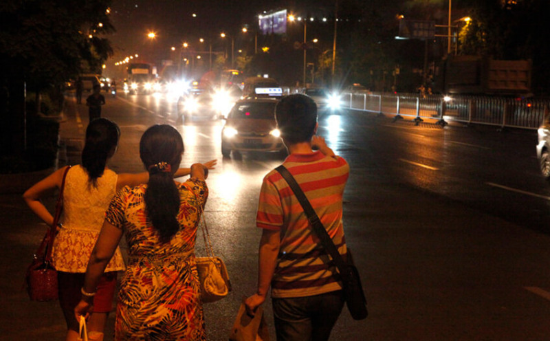 违章停车罚款标准及处理方式，不同场景处罚有别