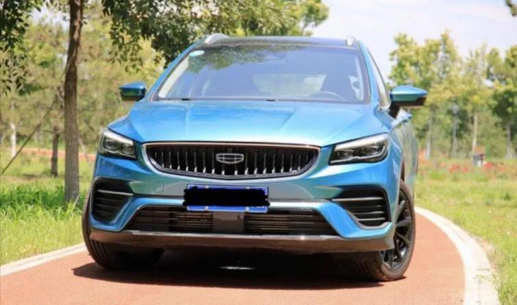 高速服务区充电排队47分钟,油车加完就走,差距太大了