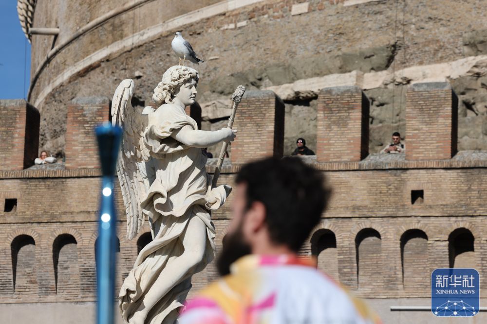 2026年米兰-科尔蒂纳冬奥会火炬在意大利罗马传递精彩亮相