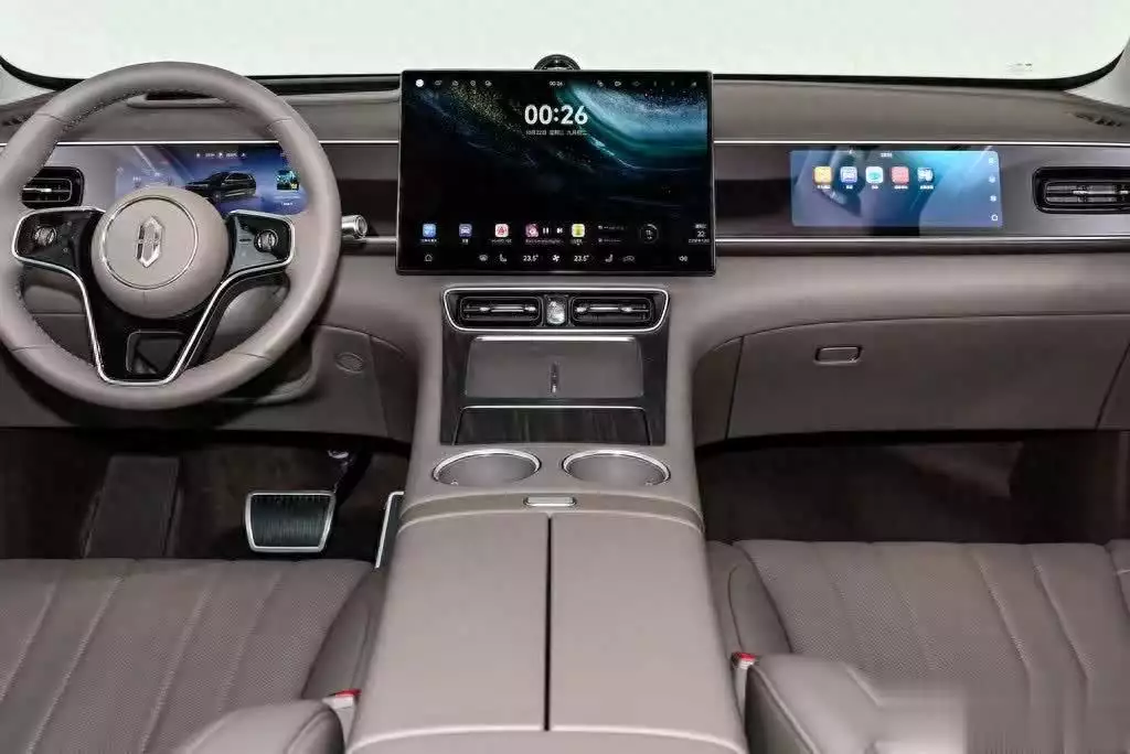 老交警提醒：红灯越线未收到违章通知，背后或藏隐患